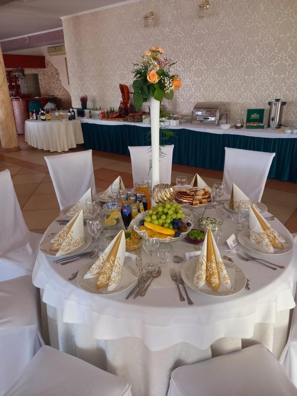 Hotel Magnat Глогув-Малопольський Екстер'єр фото